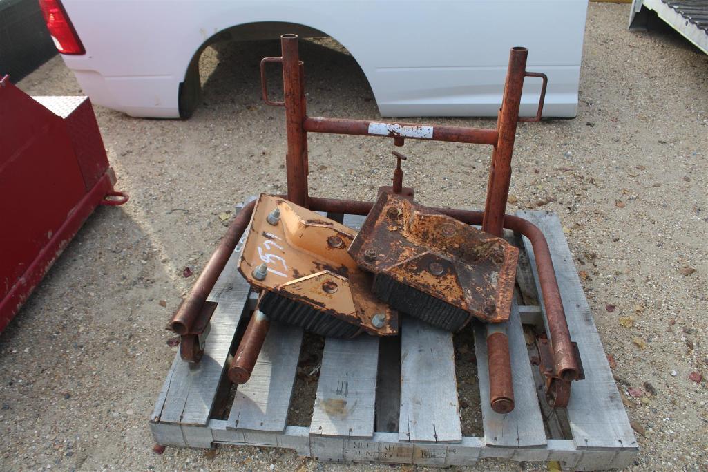 PALLET WITH ROLL AROUND STAND