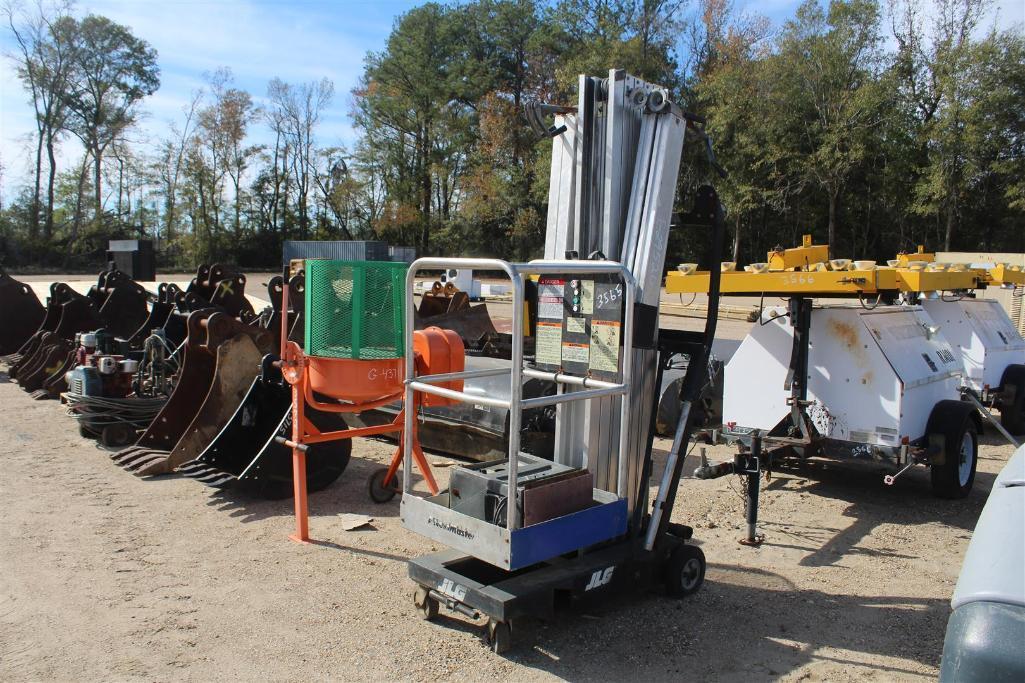 JLG AM-30 ACCESS MASTER PORTABLE LIFT