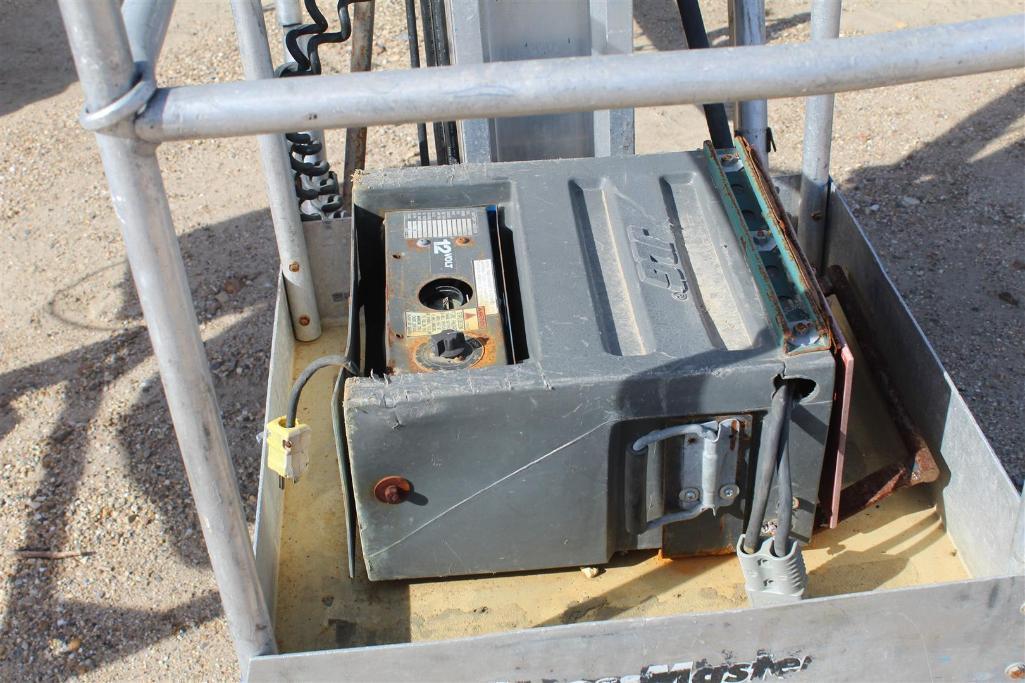 JLG AM-30 ACCESS MASTER PORTABLE LIFT