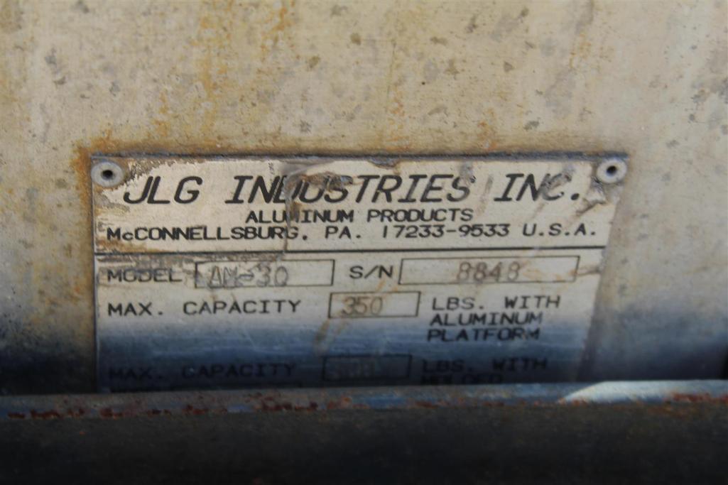 JLG AM-30 ACCESS MASTER PORTABLE LIFT