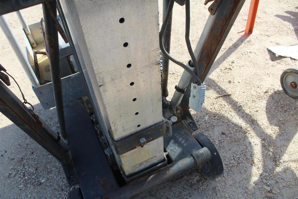 JLG AM-30 ACCESS MASTER PORTABLE LIFT