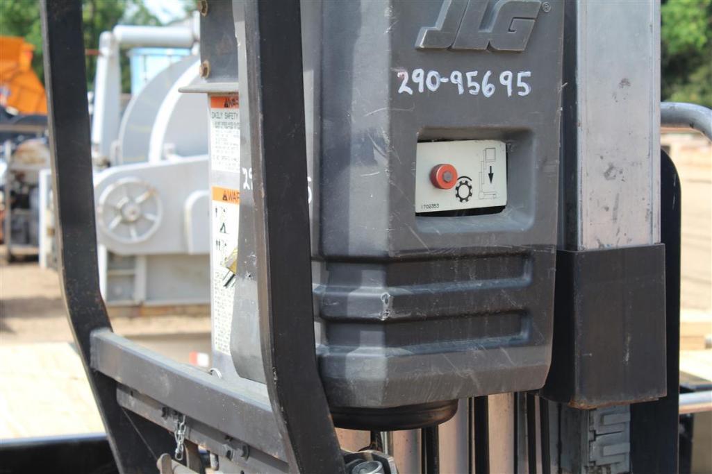 JLG AM-30 ACCESS MASTER PORTABLE LIFT