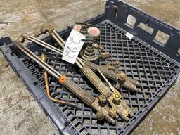 LOT OF WELDING TORCHES AND VALVES