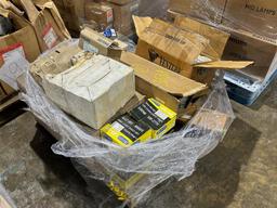 LOT PF ASSORTED LIGHT BULBS