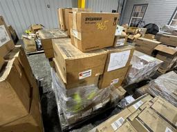 LOT OF ASSORTED LIGHT BULBS