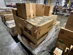 LOT OF ASSORTED LIGHT BULBS