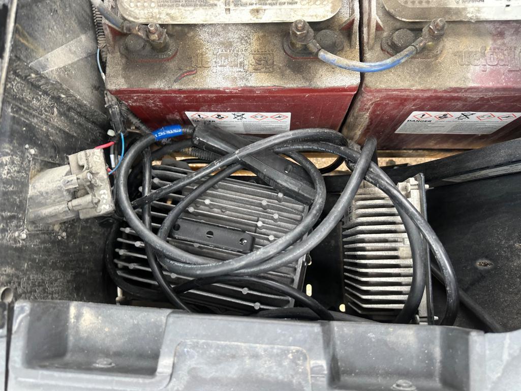 2021 CUSHMAN 800X GOLF CART