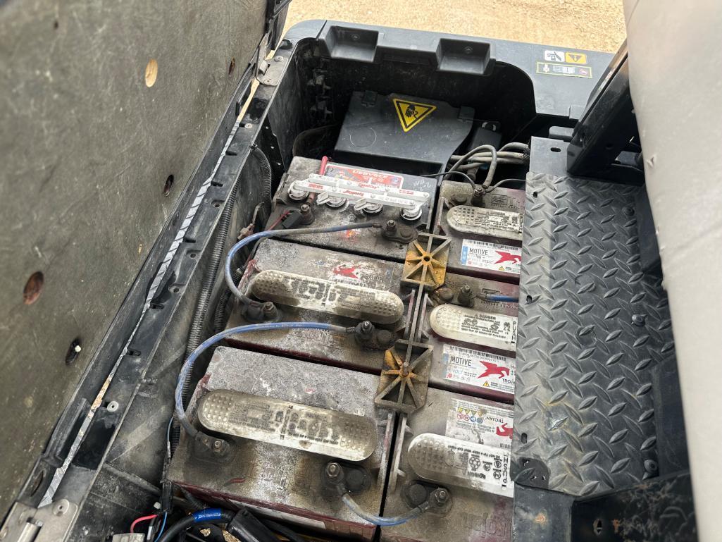 2021 CUSHMAN 800X GOLF CART