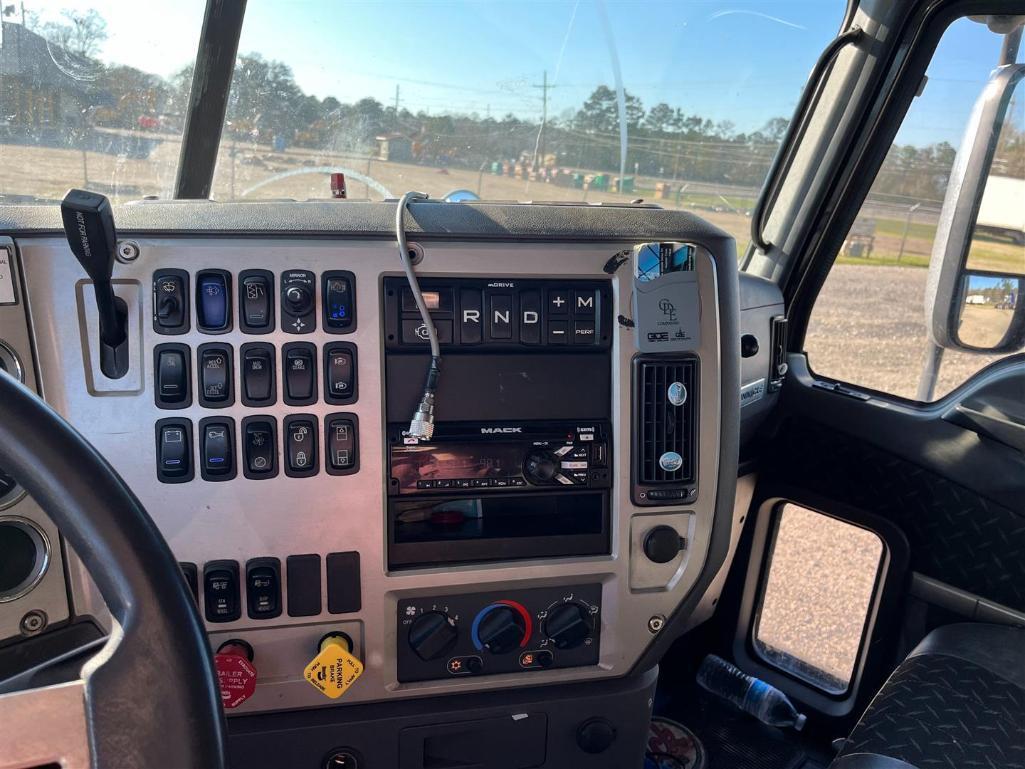 2016 MACK CXU613 TRUCK TRACTOR