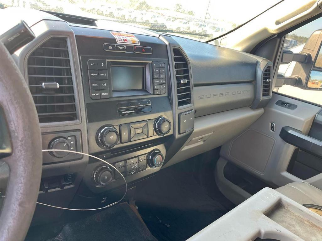 2017 FORD F350 CAB AND CHASSIS PICKUP