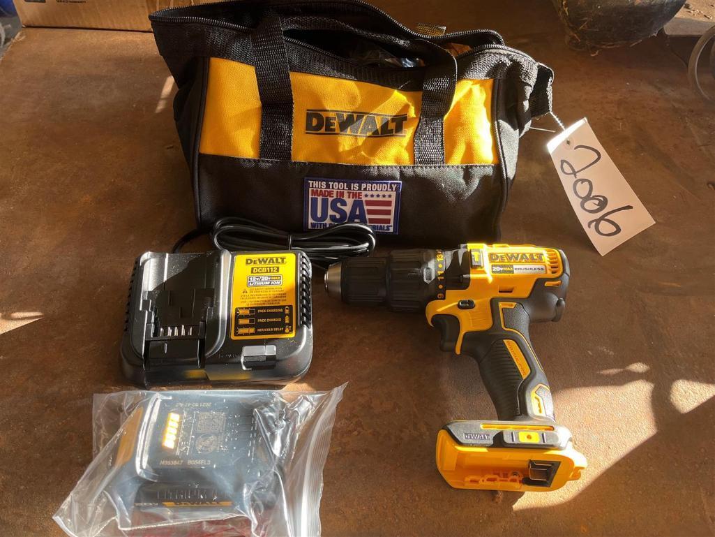 DEWALT DCD778 CORDLESS DRILL WITH BAG BATTERY AND CHARGER