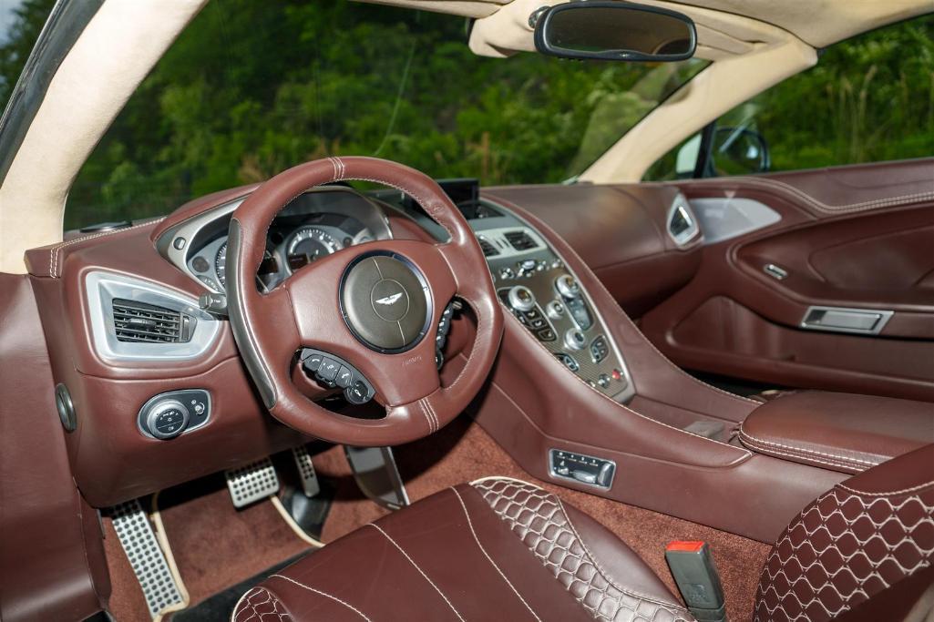 2016 ASTON MARTIN VANQUISH VOLANTE CARBON