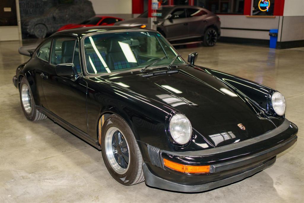 1976 PORSCHE 911