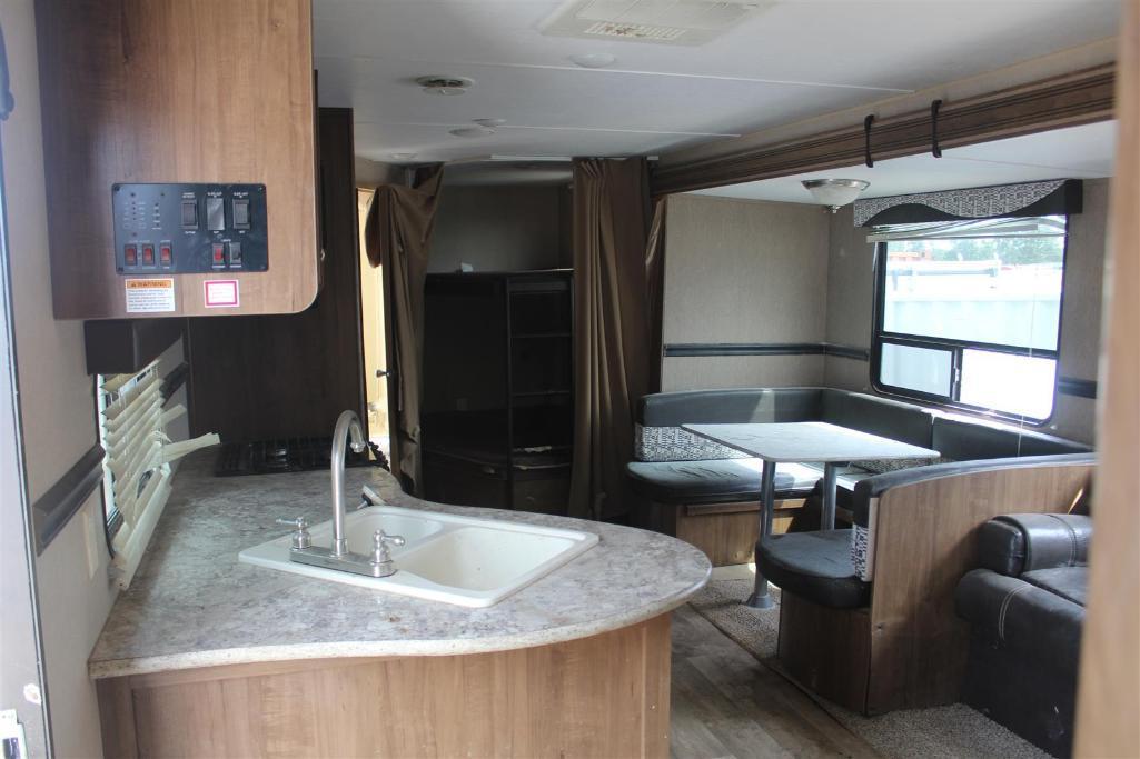 ASPEN TRAIL 28FT BUMPER PULL CAMPER,  SELLING SUBJECT TO BANK APPROVAL