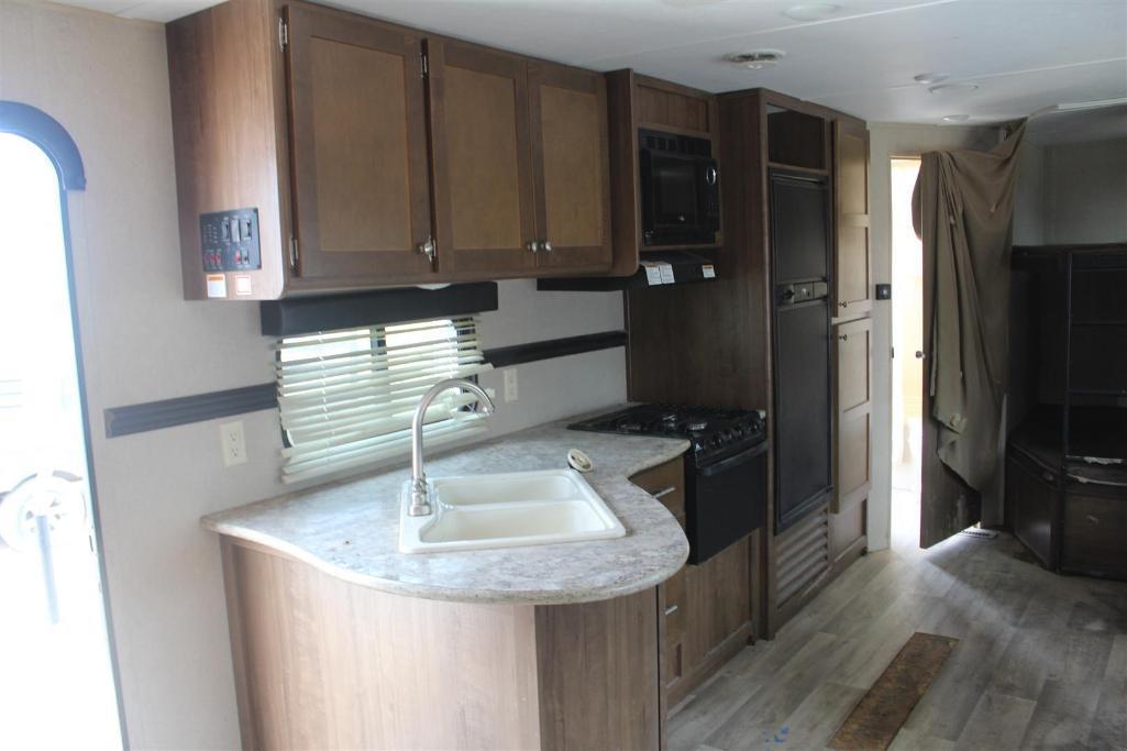 ASPEN TRAIL 28FT BUMPER PULL CAMPER,  SELLING SUBJECT TO BANK APPROVAL