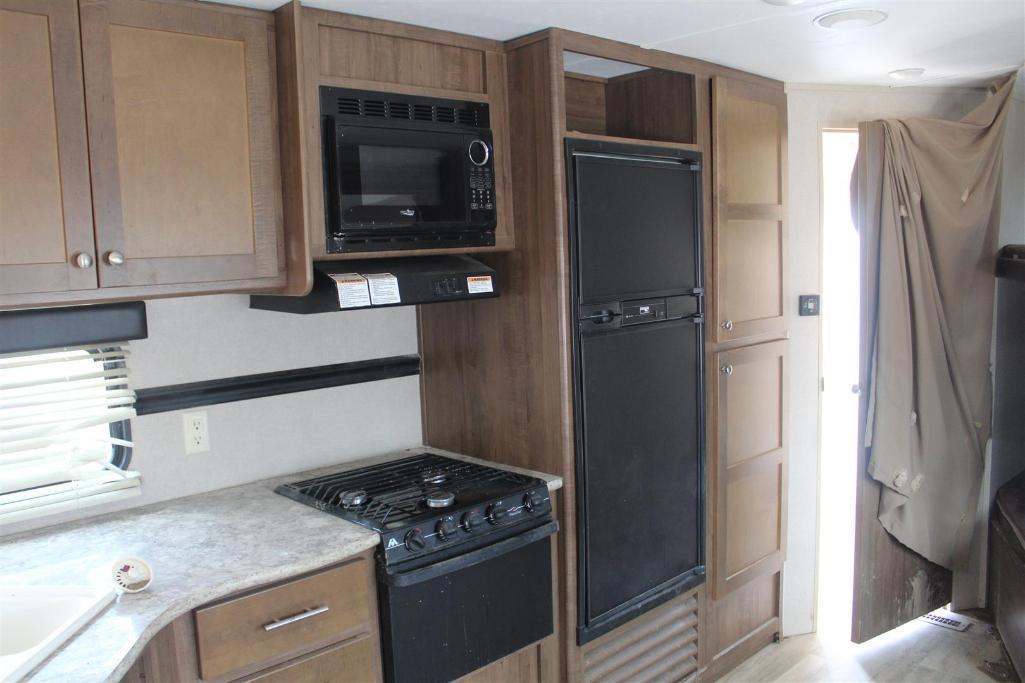 ASPEN TRAIL 28FT BUMPER PULL CAMPER,  SELLING SUBJECT TO BANK APPROVAL