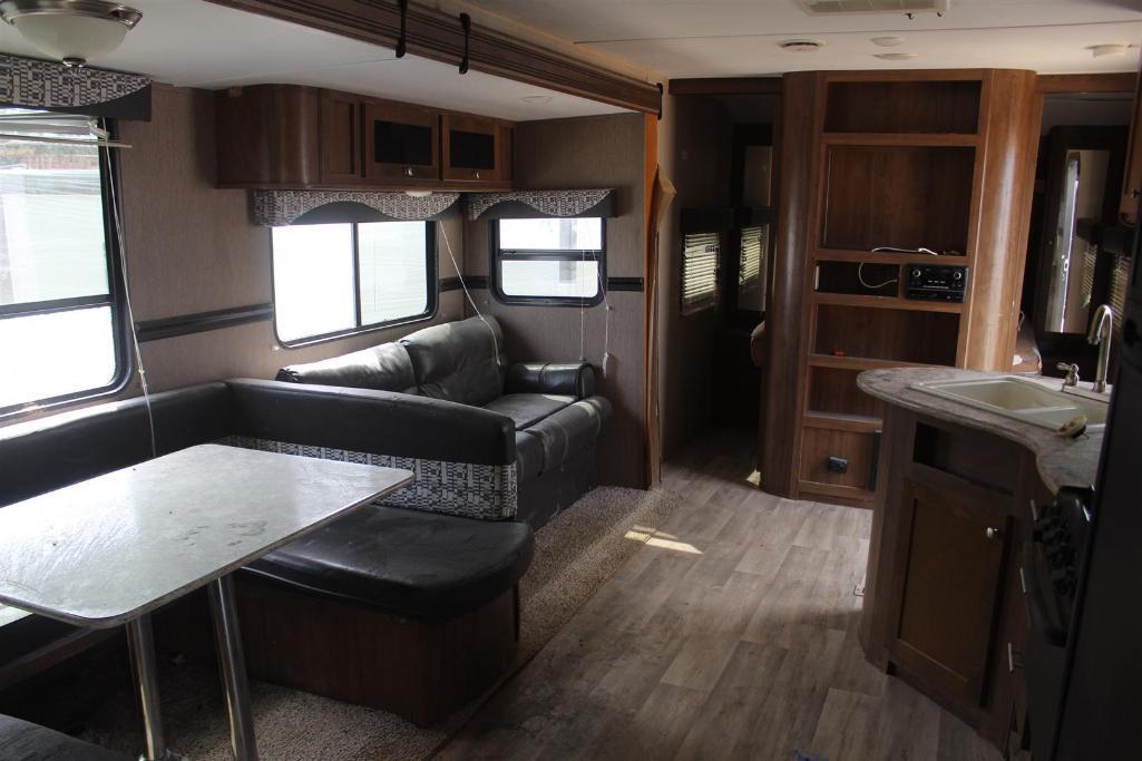 ASPEN TRAIL 28FT BUMPER PULL CAMPER,  SELLING SUBJECT TO BANK APPROVAL