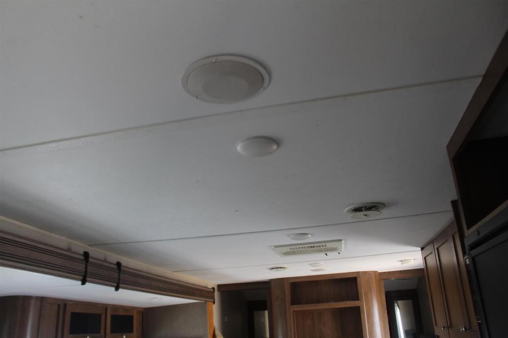 ASPEN TRAIL 28FT BUMPER PULL CAMPER,  SELLING SUBJECT TO BANK APPROVAL