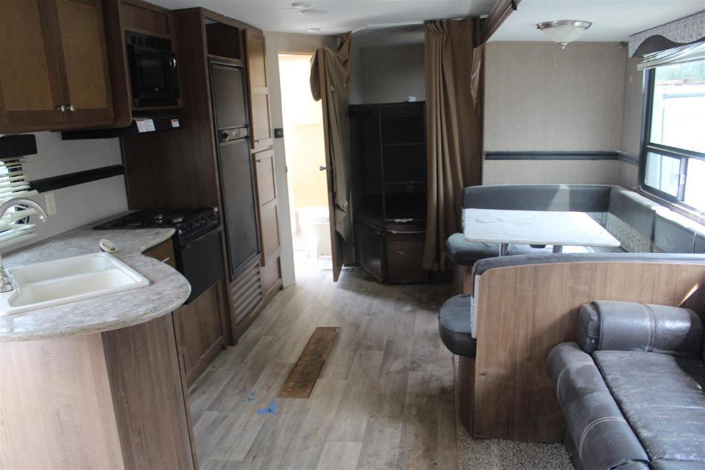 ASPEN TRAIL 28FT BUMPER PULL CAMPER,  SELLING SUBJECT TO BANK APPROVAL