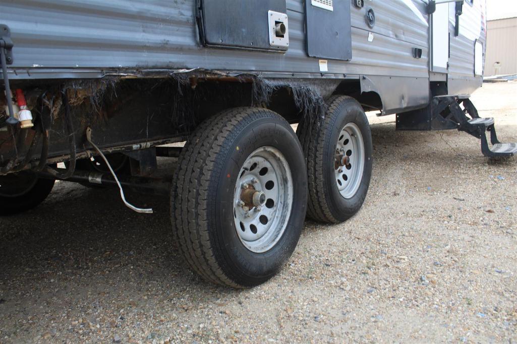 ASPEN TRAIL 28FT BUMPER PULL CAMPER,  SELLING SUBJECT TO BANK APPROVAL