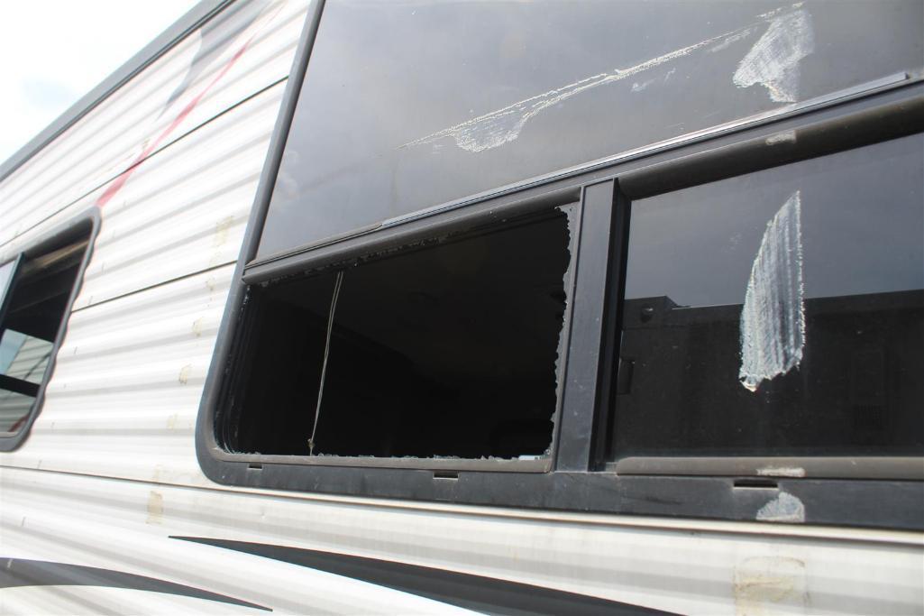 ASPEN TRAIL 28FT BUMPER PULL CAMPER,  SELLING SUBJECT TO BANK APPROVAL