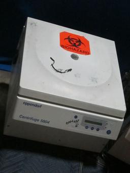 EPPENDORF 5804 Centrifuge