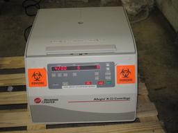 BECKMAN-COULTER Allegra X-22 Centrifuge