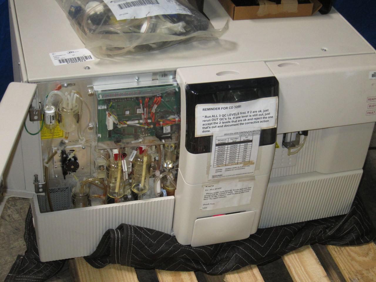 ABBOT DIAGNOSTICS Cell0Dyn 3200 Hematology Analyzer