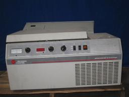 BECKMAN COULTER Spinchron-R Centrifuge