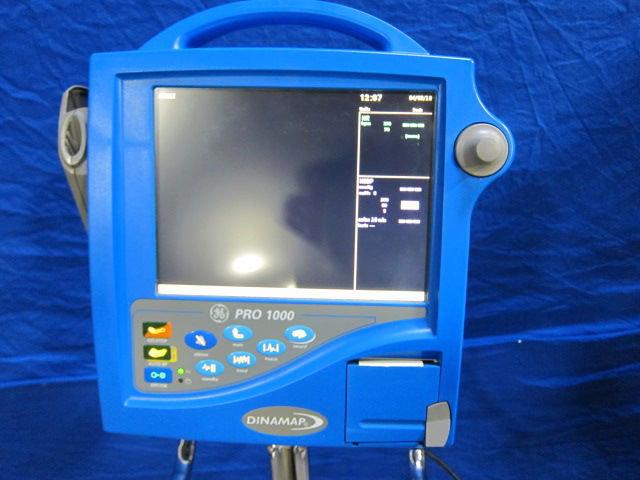 GE Dinamap Pro 1000V3 On Rolling Stand Monitor