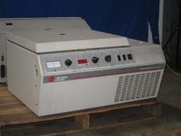 BECKMAN COULTER Spinchron-R Centrifuge