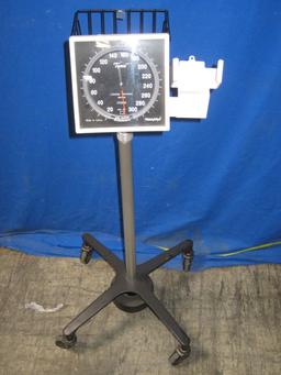 WELCH ALLYN Tycos Jewel Movement Sphygmomanometer