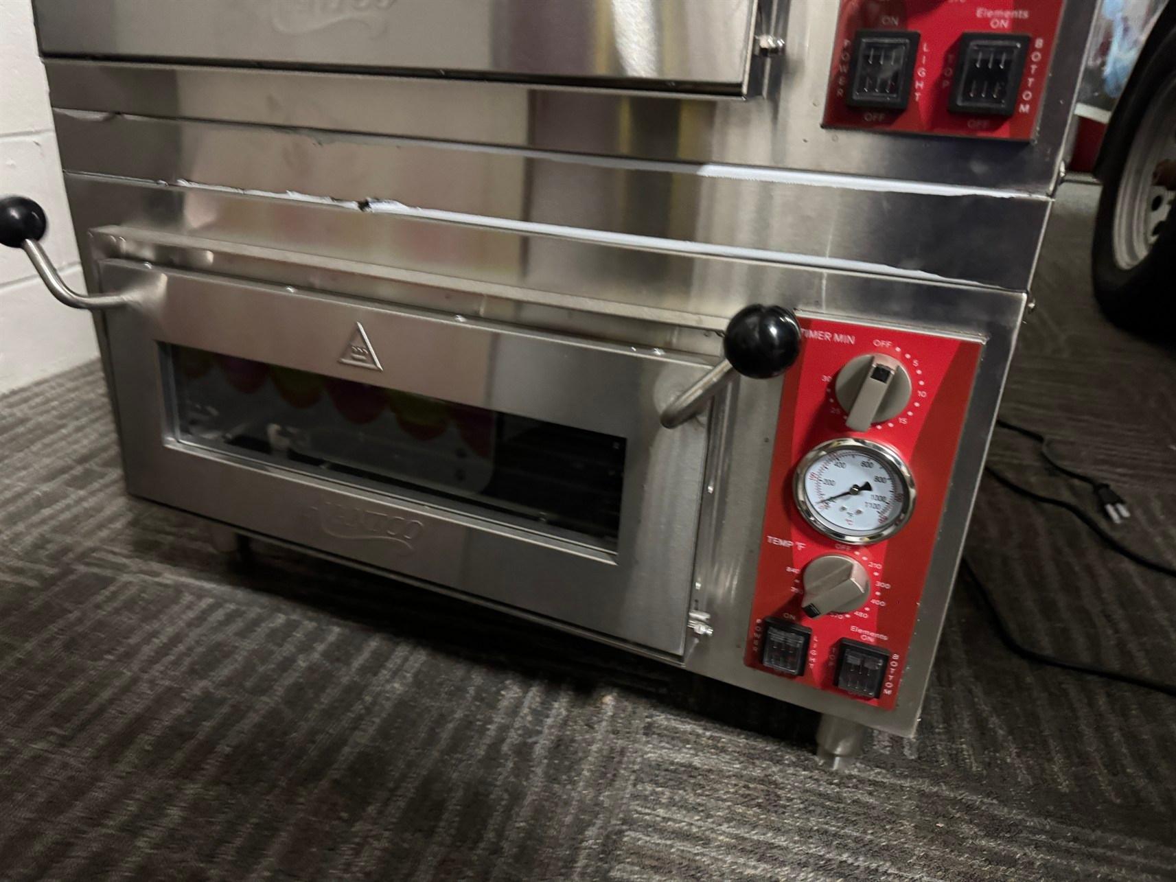 Lot Comprising STAR/HOLMAN MiniVeyor Conveyor Oven and (3) AVANTCO 18" Coun
