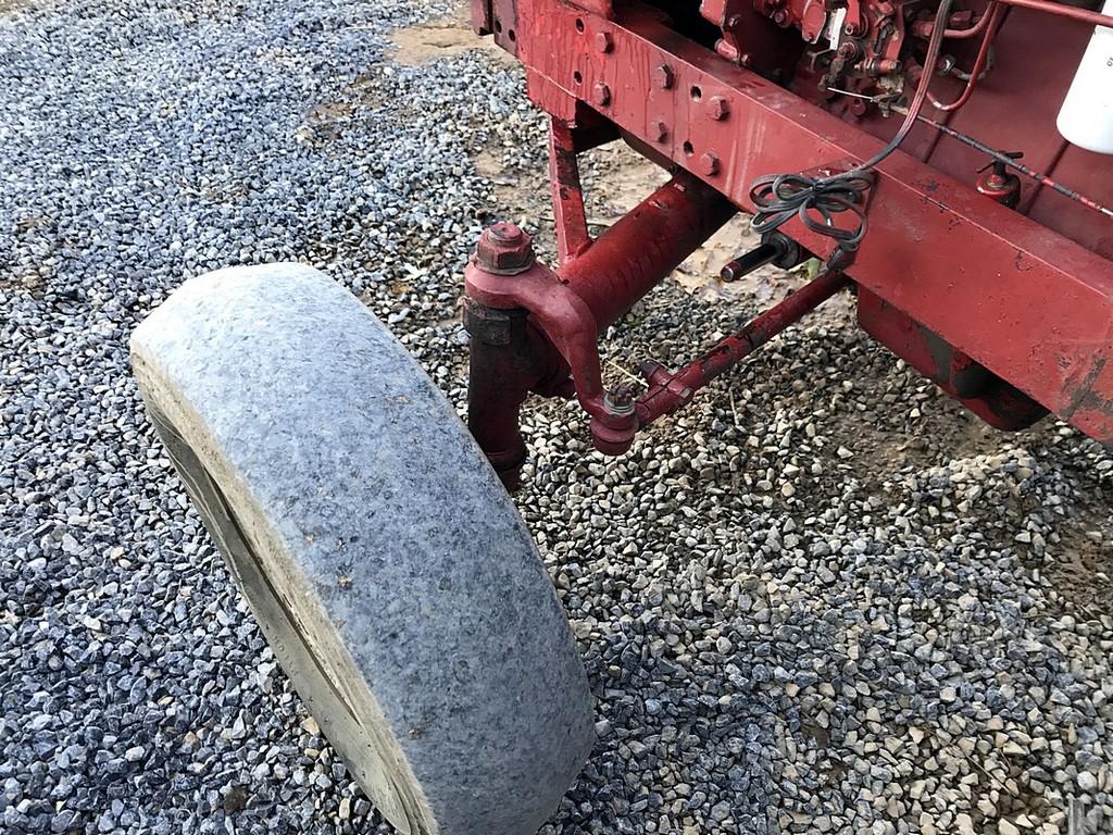 International 544 Tractor