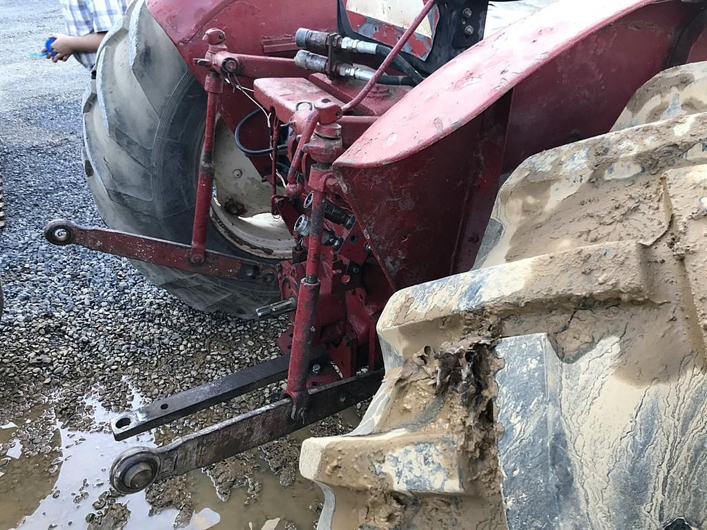 International 544 Tractor