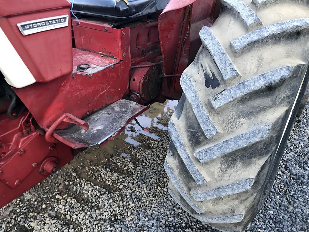 International 544 Tractor