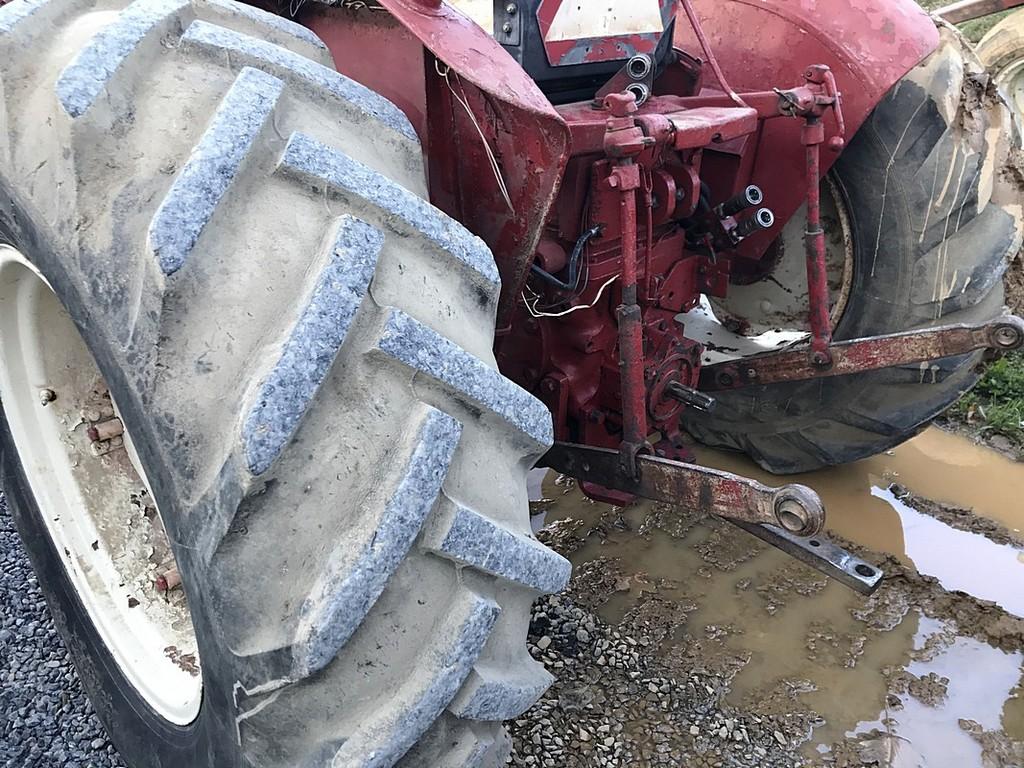 International 544 Tractor
