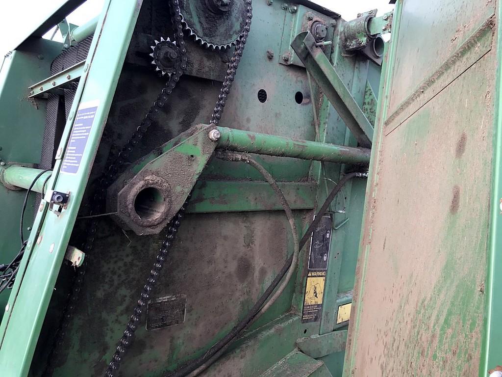John Deere 330 round Baler