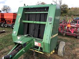 John Deere 330 round Baler