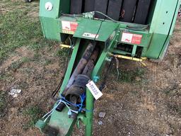 John Deere 330 round Baler