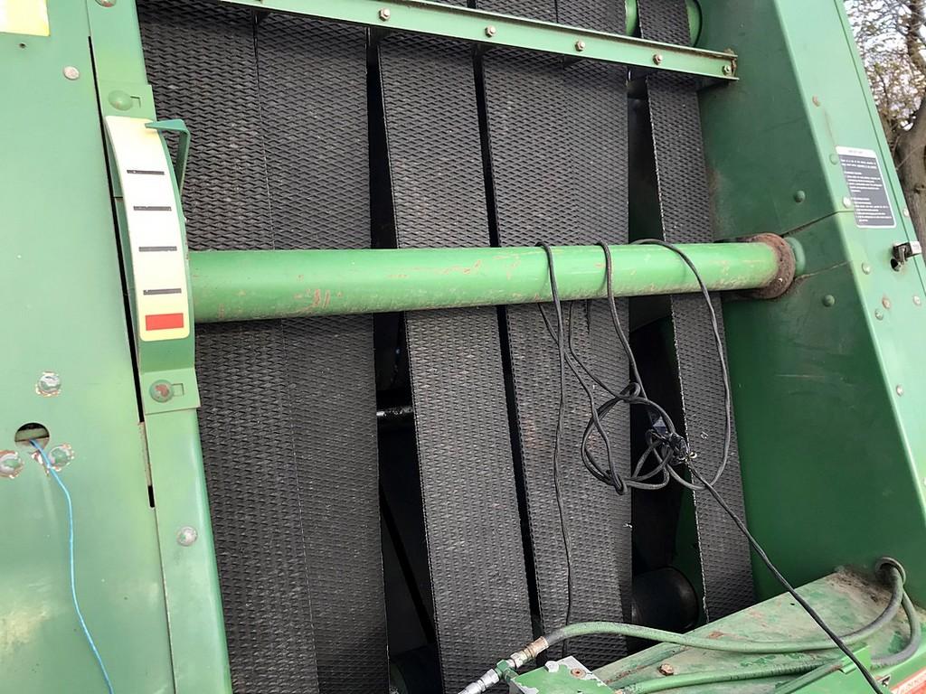 John Deere 330 round Baler