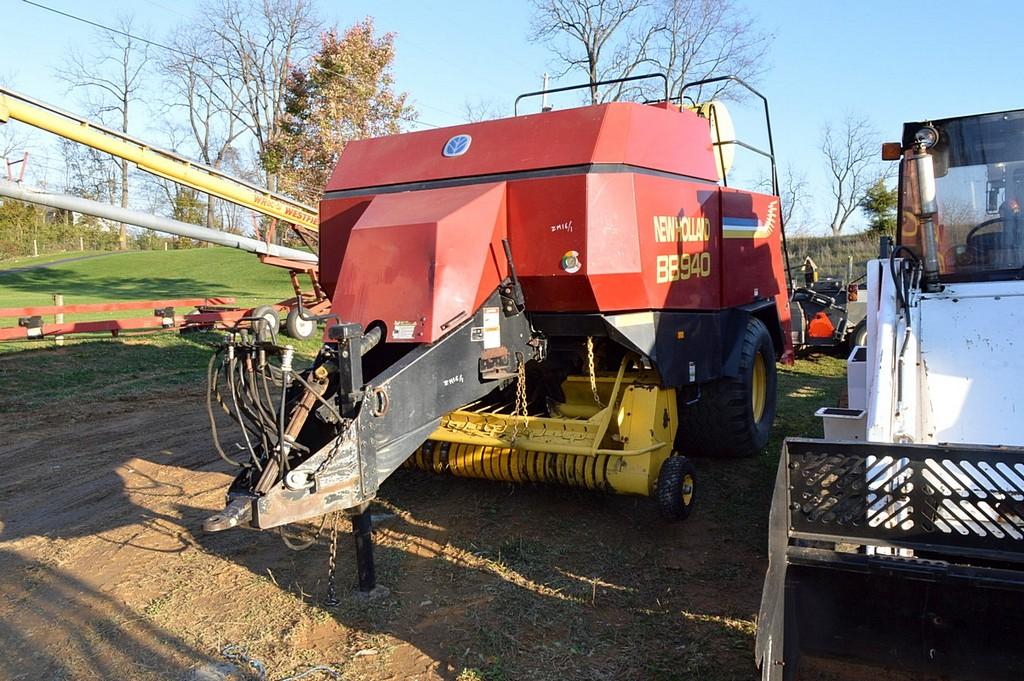 New Holland BB940S Baler