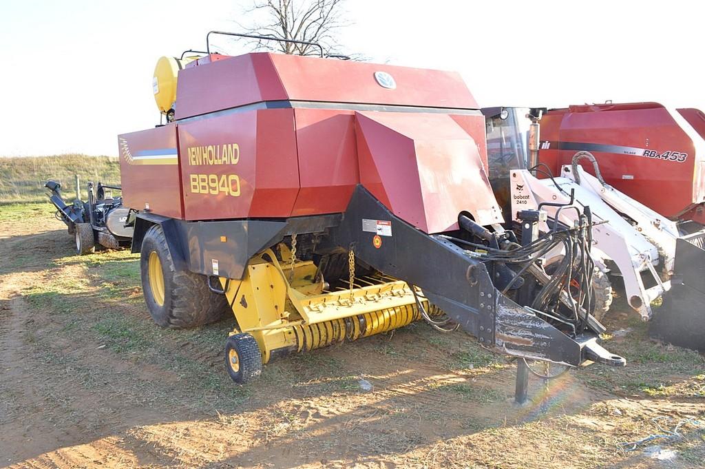 New Holland BB940S Baler