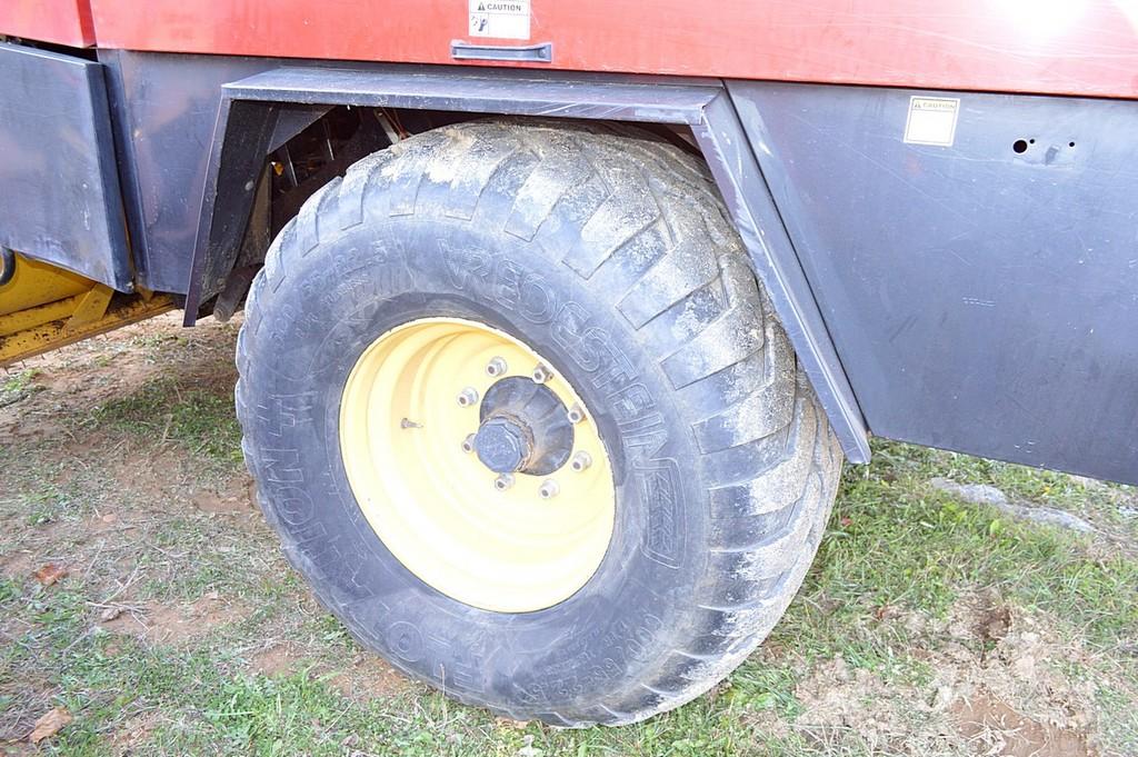 New Holland BB940S Baler