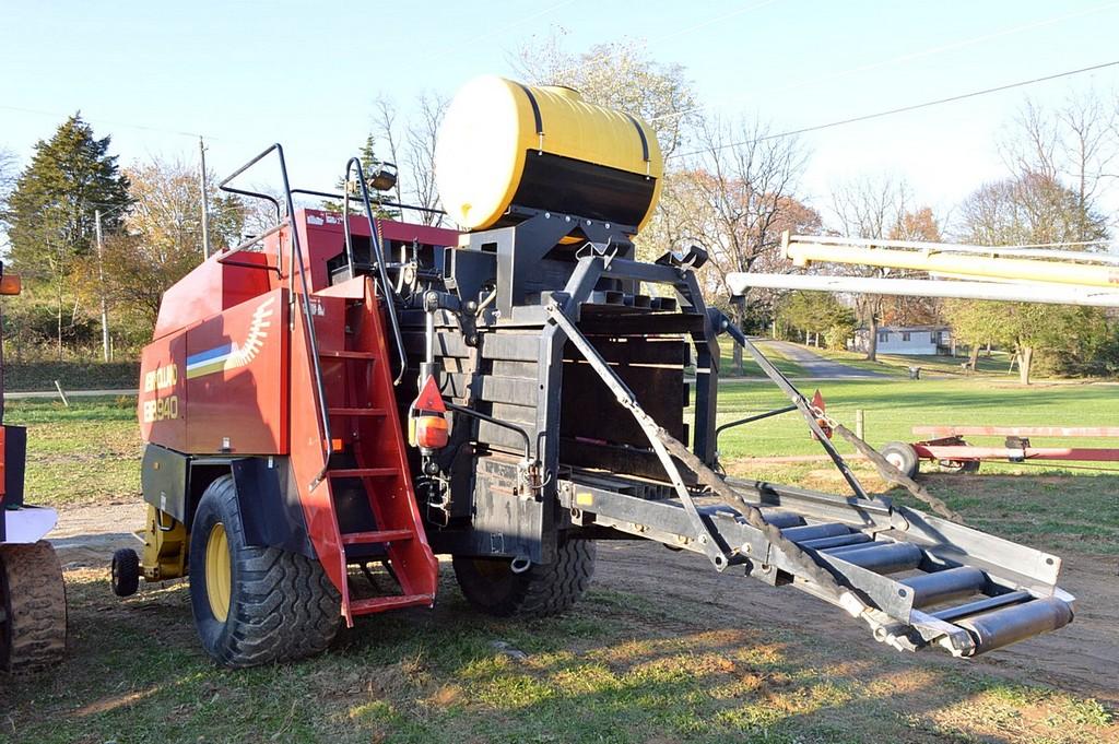 New Holland BB940S Baler