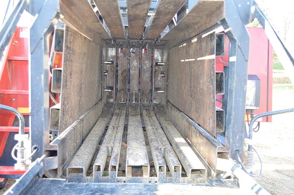 New Holland BB940S Baler