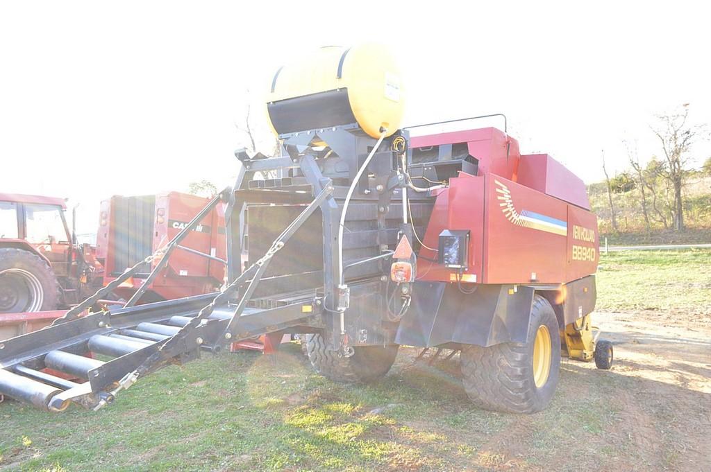 New Holland BB940S Baler