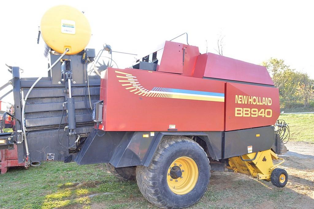 New Holland BB940S Baler