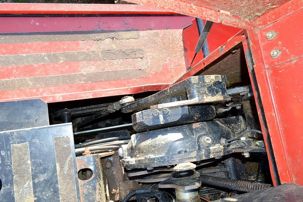 New Holland BB940S Baler
