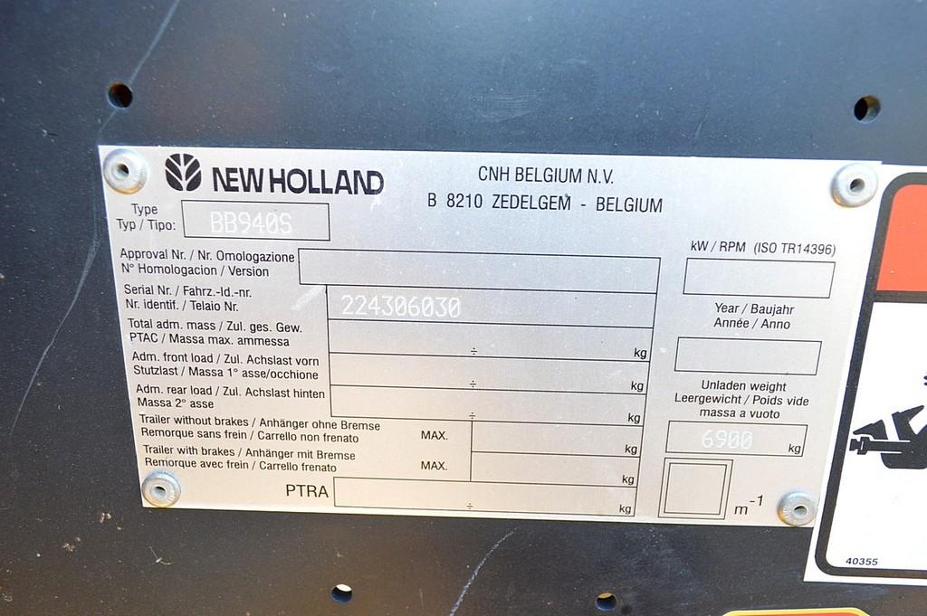 New Holland BB940S Baler